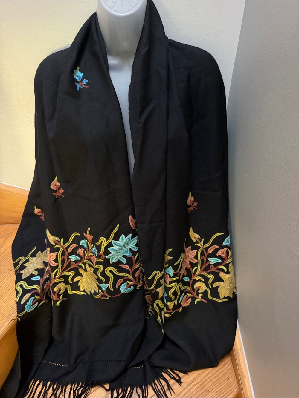 VTG Hand Embroidered Kashmiri Wool Wrap Shawl Scarf Black Floral Fringe